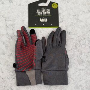 REI kids tech gloves